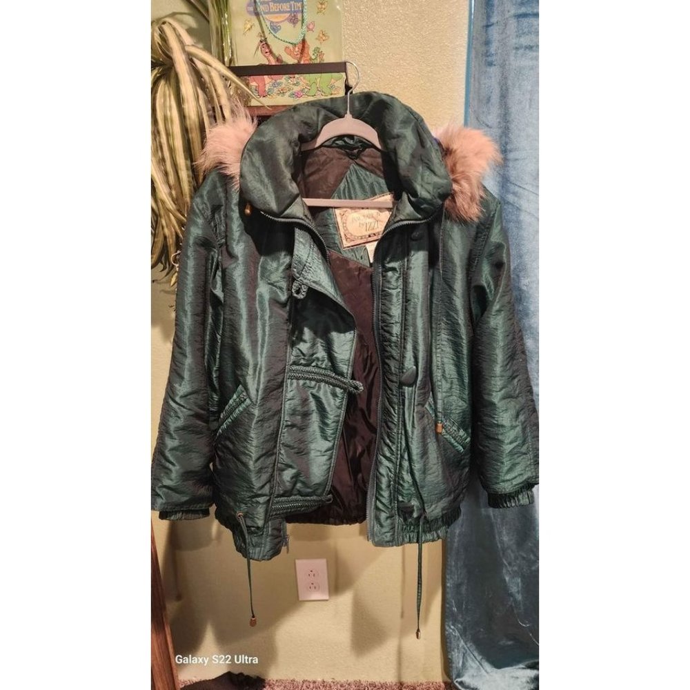 vintage Innovations by Izzie fox tail trim puff jacket